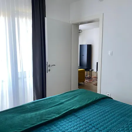 Sunny Alley - Suncani Sokak