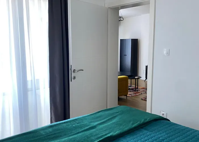 Sunny Alley - Suncani Sokak